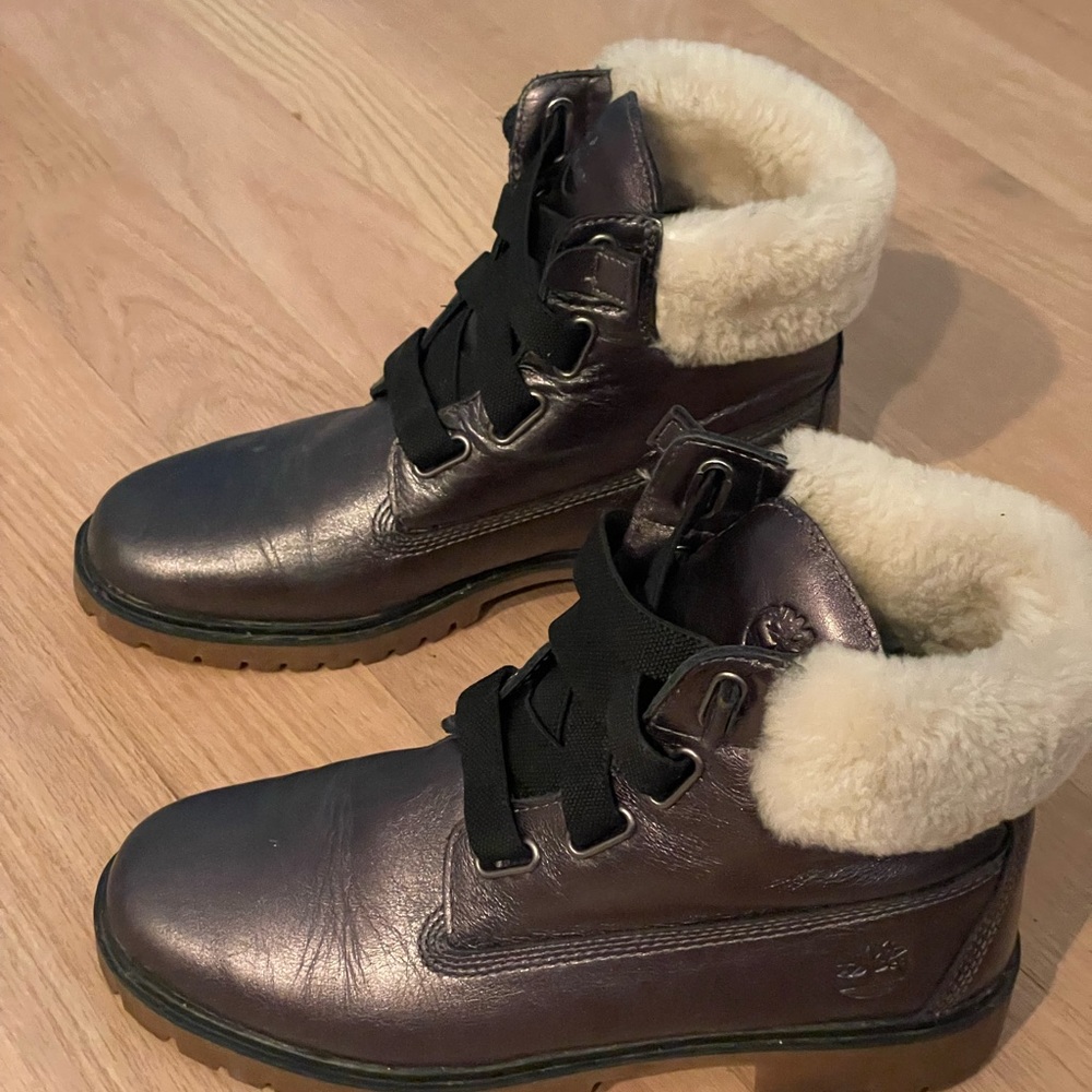 Adorable Timberland Booties - Picture 3 of 4